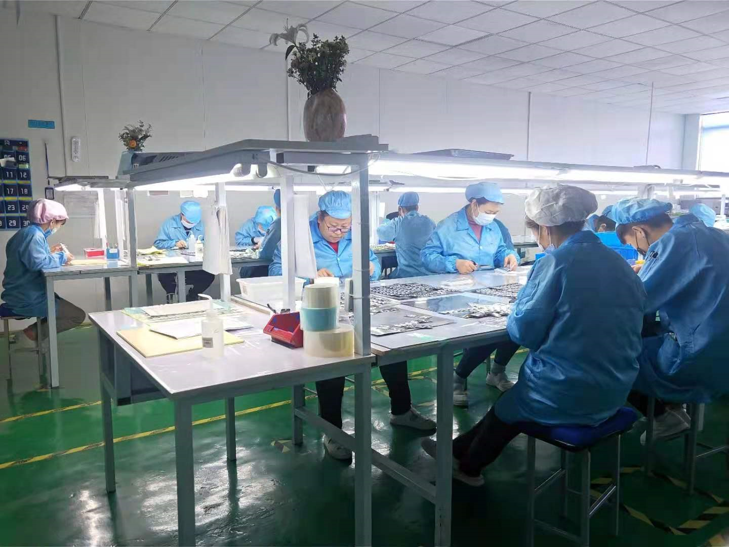 電鑄標(biāo)牌廠家車(chē)間